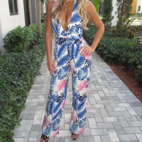 Wow Couture Floral Halter top Jumpsuit W / Wide Leg SZ MEDIUM - Picture 1 of 9